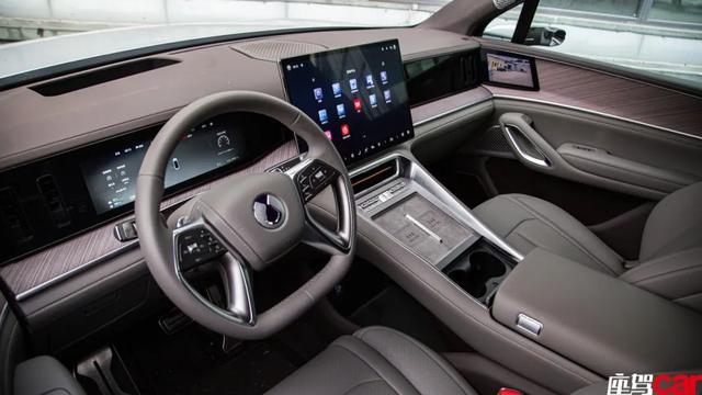 9 CAR REVIEWS温情巨舰——试驾腾势 N(图10)