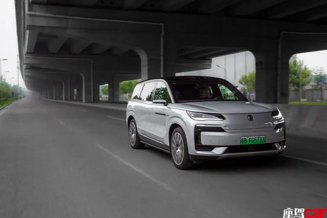 9 CAR REVIEWS温情巨舰——试驾腾势 N(图3)